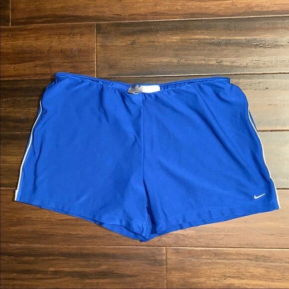 Nike Ladies Shorts   - Picture 1 of 3